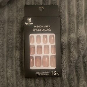 Free with bundle Fashion Nails - 12 Piece Set